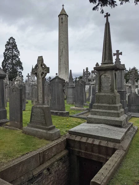 Glasnevin Mezarlığı, İrlanda 'nın en büyük mezarlığı.