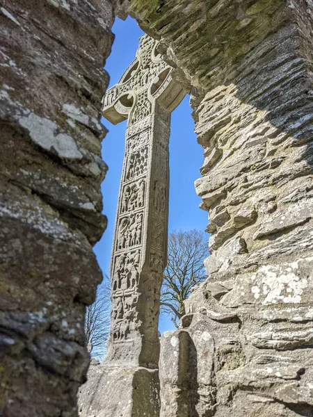 아일랜드의 쥐치에 수도원 묘지의 십자가와 — 스톡 사진