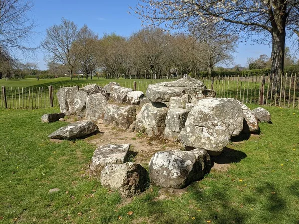 Proleek Dolmen, İrlanda 'da bulunan Ulusal Anıt.