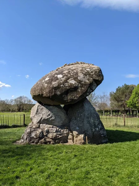 Proleek Dolmen, İrlanda 'da bulunan Ulusal Anıt.