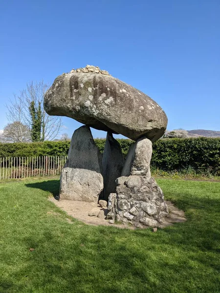 Proleek Dolmen, İrlanda 'da bulunan Ulusal Anıt.