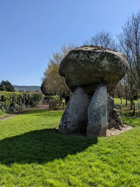 Proleek Dolmen, İrlanda 'da bulunan Ulusal Anıt.