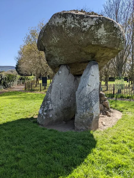 Proleek Dolmen, İrlanda 'da bulunan Ulusal Anıt.