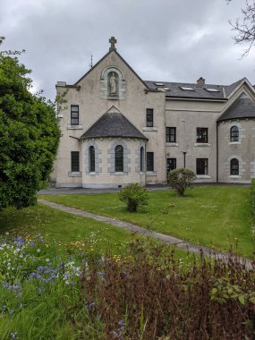 İrlanda 'daki antik binanın güzel manzarası 