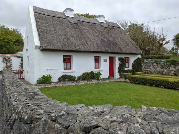 Thatched House National Symbol Ireland — 图库照片