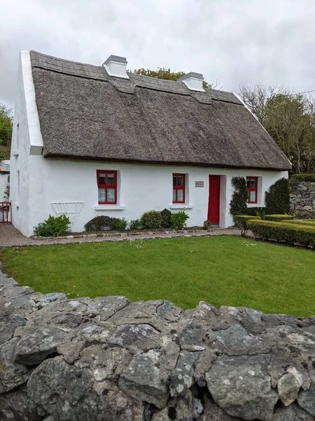 Thatched House National Symbol Ireland — Zdjęcie stockowe