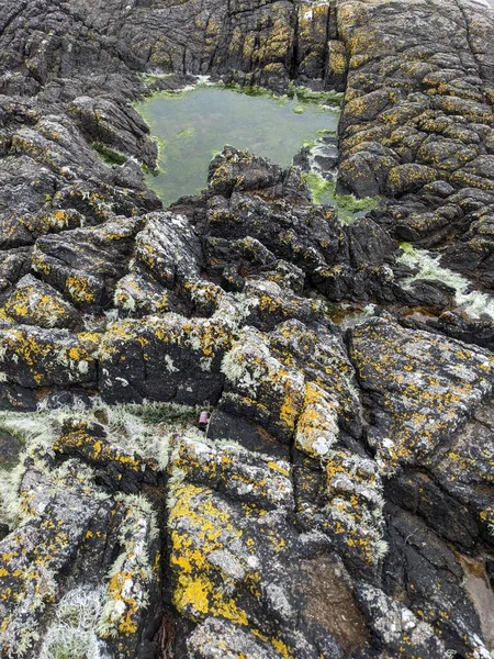 Grande Mucchio Formazioni Rocciose Della Riva Del Mare — Foto Stock