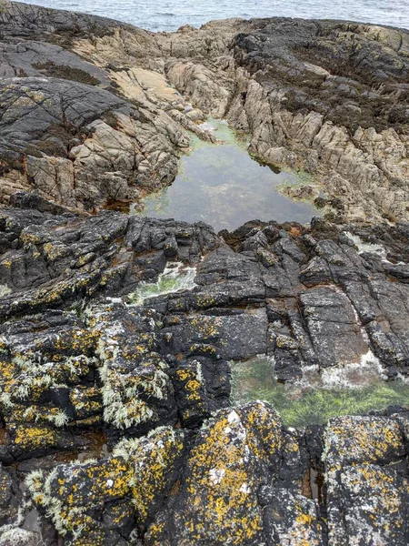 Large Pile Rock Formations Seashore — ストック写真