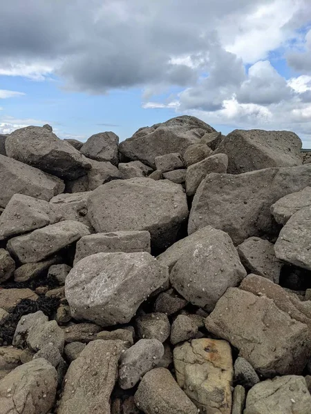 a pile of large stones do not shore