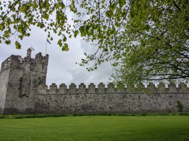 Kılıç Kalesi, Ortaçağ kalesi Kılıçlarda, Dublin