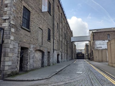 Dublin, İrlanda - 7 Mayıs 2022: Dublin 'deki Guinness Bira Fabrikası ve Deposu. İrlanda başkentindeki dünyaca ünlü müze. 