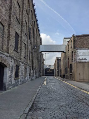 Dublin, İrlanda - 7 Mayıs 2022: Dublin 'deki Guinness Bira Fabrikası ve Deposu. İrlanda başkentindeki dünyaca ünlü müze. 