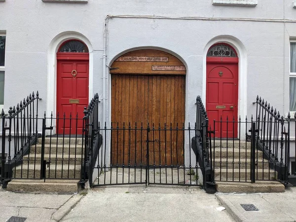 View House Facade Red Doors Dublin — Stok fotoğraf