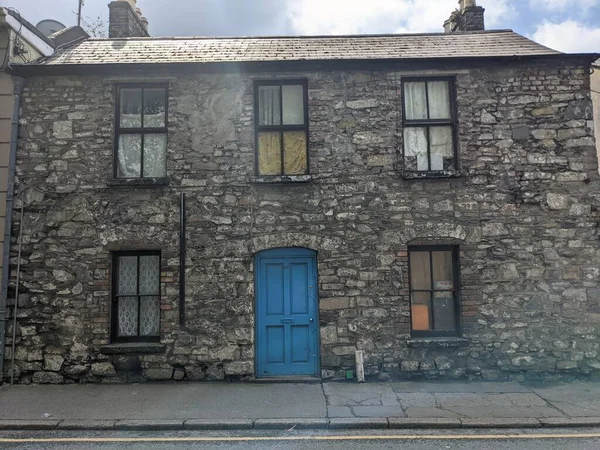 Dublin Caddesi 'ndeki binanın manzarası.