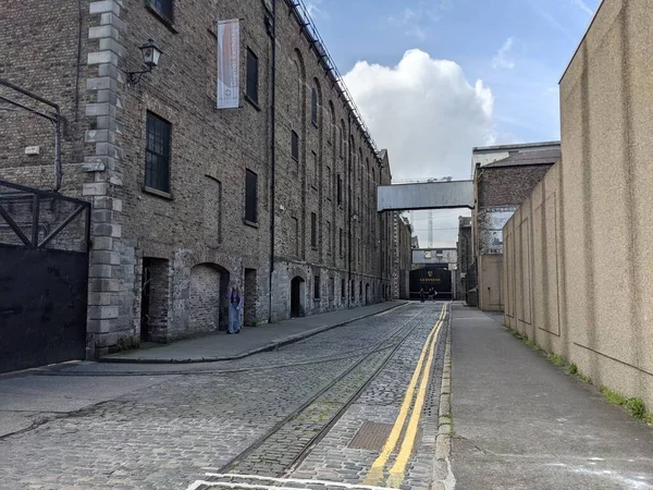 Dublin, İrlanda - 7 Mayıs 2022: Dublin 'deki Guinness Bira Fabrikası ve Deposu. İrlanda başkentindeki dünyaca ünlü müze. 