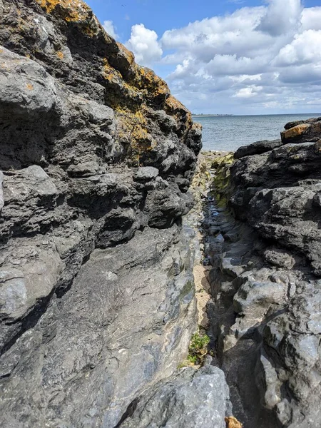 Vista Delle Rocce Sulla Riva Del Mare — Foto Stock