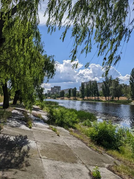 Widok Rzekę Parku Miejskim — Zdjęcie stockowe