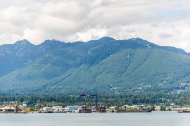 Vancouver, British Columbia / Canada - 06/13/2015. Vancouver Limanı 'nda deniz uçakları ve tekneler suyu paylaşıyor.
