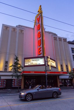 Vancouver, British Columbia / Canada - 06/14/2015. Gece ve gündüz Vancouver Şehir ve Limanın önemli noktaları