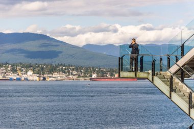 Vancouver, British Columbia / Canada - 06/14/2015. Gece ve gündüz Vancouver Şehir ve Limanın önemli noktaları