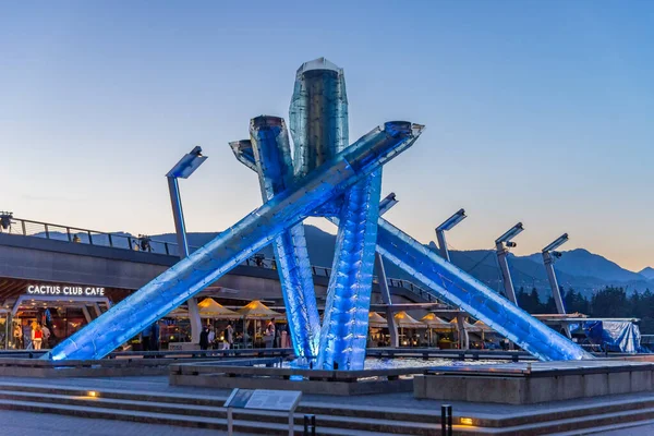 Vancouver, British Columbia / Canada - 06/14/2015. Şehir ve Limanın Olimpiyat Meşalesi Vancouver özetleri