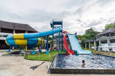 Nusa Dua, Bali / Endonezya - 11 / 24 / 2016 Sörf & Turf ve Turf Nusa Dua Sahili yüzme, kayma ve sörf yapılacak yer