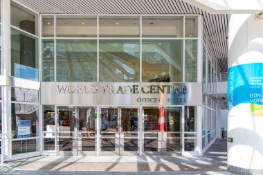 Vancouver, British Columbia / Canada - 07/01/2015. Kanada Günü 'nde Vancouver Limanı' ndaki Dünya Ticaret Merkezi