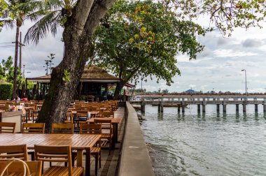 Patong, Phuket / Tayland - 05 / 16 / 2014 Phuket 'te deniz kenarında akşam yemeği