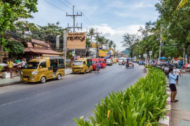 Patong Plajı, Phuket / Tayland - 05 / 11 / 2013 Patong Sahil Yolu 'nda koşuşturma ve koşuşturma