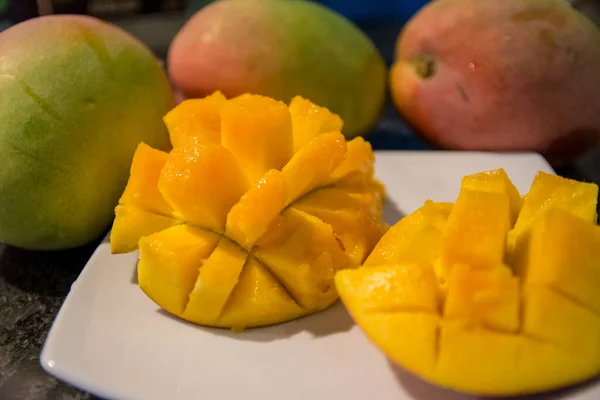 Batı Avustralya 'nın kuzeybatısındaki Broome kasabasında mango ağaçları çoktur.