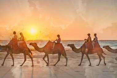Cable Beach, Broome / Australia - 11 / 22 / 2014 Cable Beach 'te Camels' a binen ve günbatımını seyreden insanların resmi.