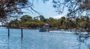 Güney Yunderup, WA / Avustralya - 03 / 10 / 2019 Güney Yunderup kanallarında yaşayan Estuary yaşam tarzı