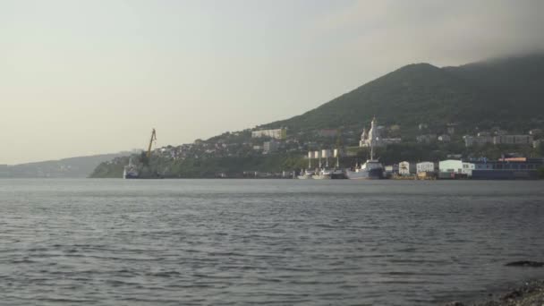 Seaport City Petropavlovsk Kamchatsky Fishing Ships Sea Cranes Church Mountains — Vídeo de Stock