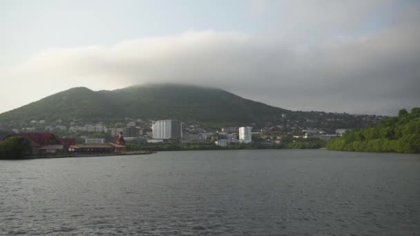 City Petropavlovsk Kamchatsky Summer Evening Kultuchnoe Lake Mountains Trees Forest — Stock Video