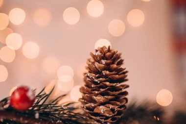 Arka planda noel süsü. Yeni yıl. Noel.