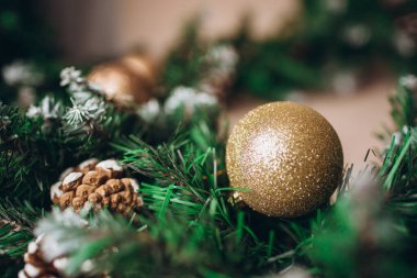 Arka planda noel süsü. Yeni yıl. Noel.