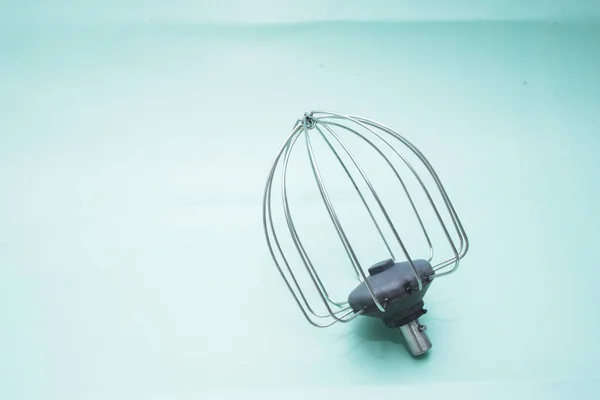 Mavi arkaplanda fırın yemeği