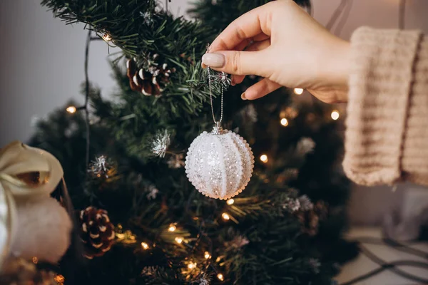 ベージュの背景にクリスマスの装飾 クリスマス — ストック写真