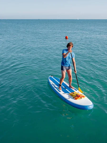 Гребной Постоялец Спортсмен Гребёт Доске Sup Surfing Активный Образ Жизни — стоковое фото
