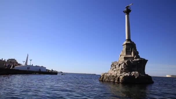 SEVASTOPOL, CRIMEA - October 04, 2015. People walk on embankment near Monument to the Sunken Ships. — Stock Video