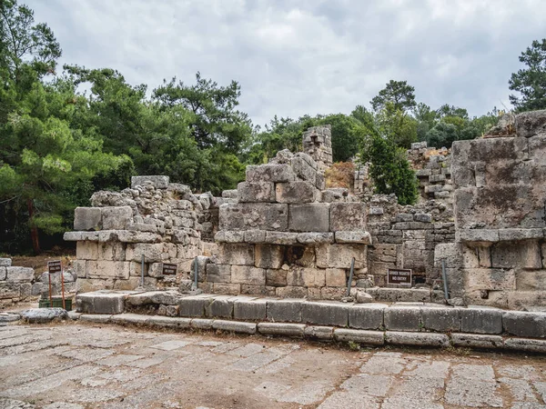 Ερείπια Μικρού Λουτρού Στην Αρχαία Πόλη Φασέλη Διάσημο Αρχιτεκτονικό Ορόσημο — Φωτογραφία Αρχείου