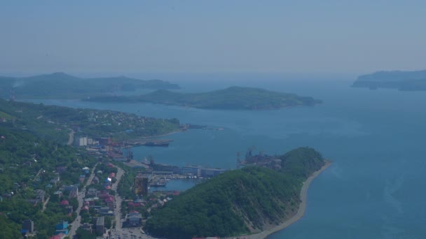 Panorama view of Petropavlovsk-Kamchatsky from Nikolskaya Sopka. Aerial cityscape. Kamchatka peninsula, Russia. — Stockvideo