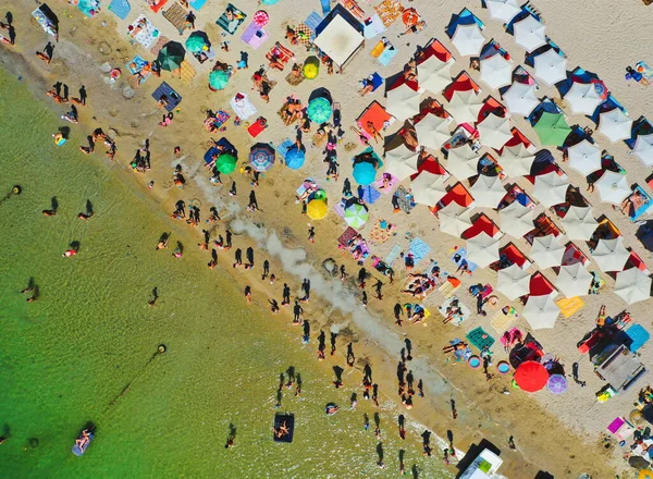 Aerial View City Beach Hot Summer Day Sun Umbrellas White — Stock Photo, Image