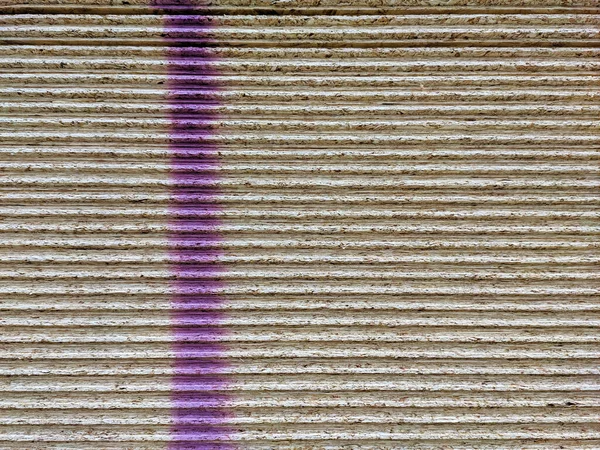 Fond Texture Des Tuiles Osb Avec Une Marque Violette Peinte — Photo