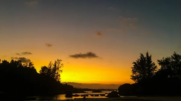 Сцени Заходу Сонця Силуетом Гори Пляжі Провінції Куанг Нгай Єтнам — стокове фото