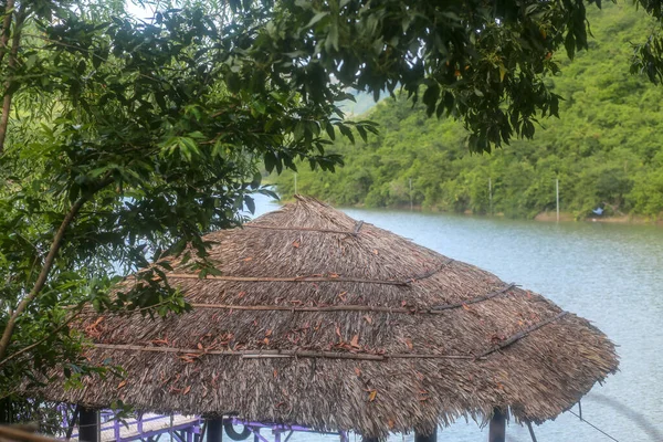 Typowa Konstrukcja Dachu Liści Palmowych Wietnamie — Zdjęcie stockowe