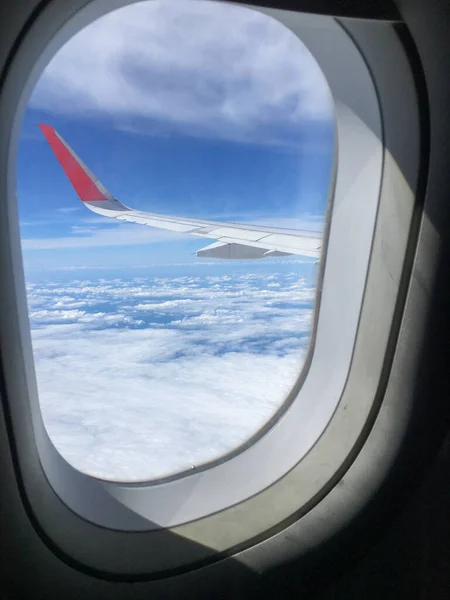 Vista Aérea Del Cielo Azul Espacio Nuboso Través Avión — Foto de Stock