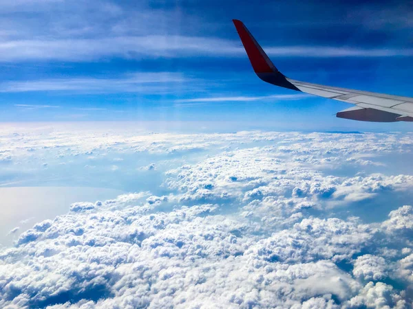 Vista Aérea Del Cielo Azul Espacio Nuboso Través Avión — Foto de Stock