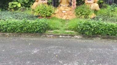 Zenginlik tanrısı manzarası, aslan, Le Thi Rieng parkındaki dağlar, Ho Chi Minh Şehri