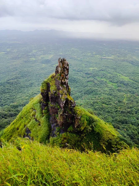 Großer Stein Auf Dem Gipfel Des Hügels Wunderschöner Blick Auf — Stockfoto